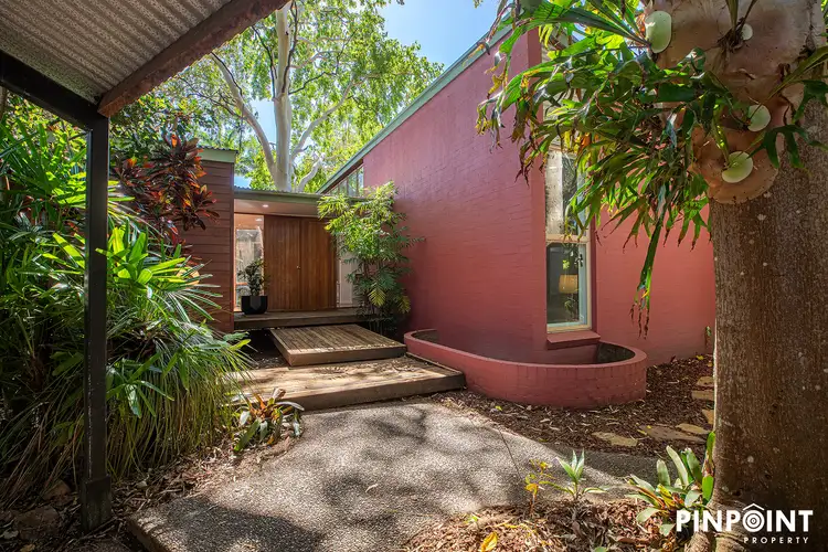 2 Dapplewood Close
