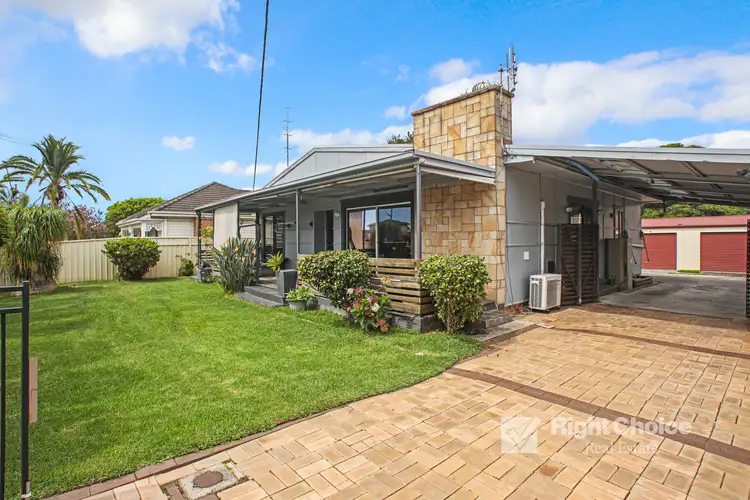 6 Woodford Avenue