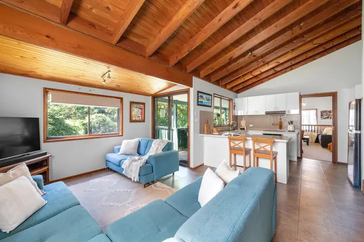 Fifth view of Homely house listing, 8 Aminya Place, Farmborough Heights NSW 2526