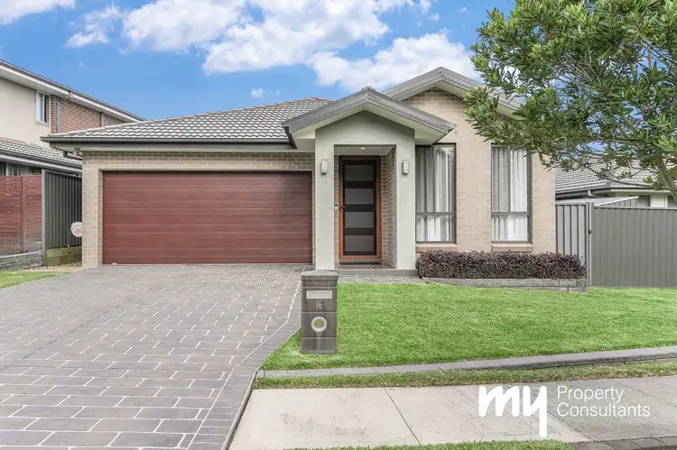 16 Lorikeet Street