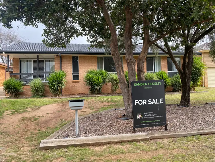 12 Jones Street, Parkes NSW 2870