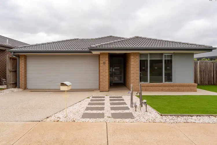 4 Fulham Crescent, Thornhill Park VIC 3335