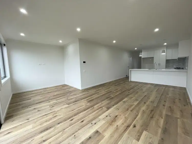 11A Aylesbury Crescent, Gladstone Park VIC 3043