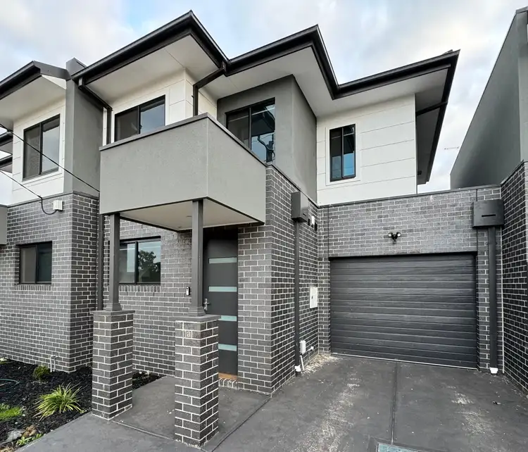 11A Aylesbury Crescent, Gladstone Park VIC 3043