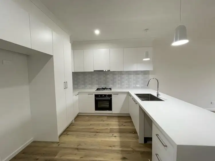 11A Aylesbury Crescent, Gladstone Park VIC 3043