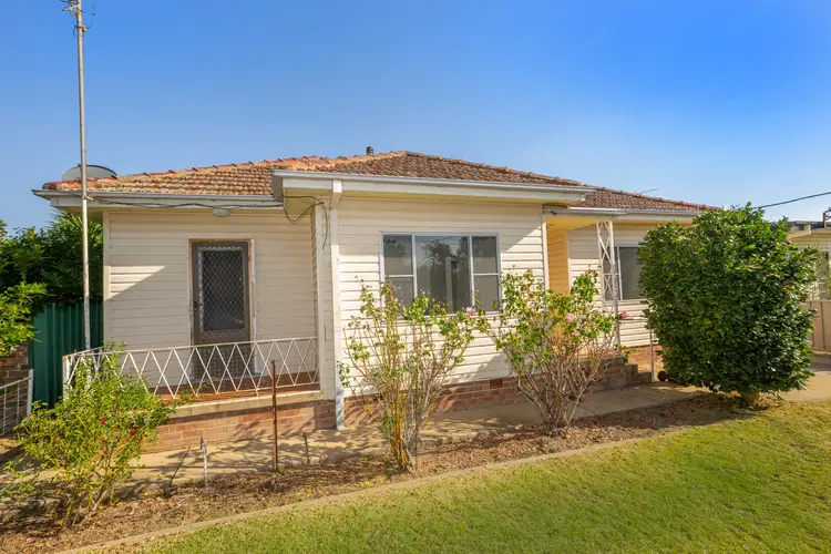 16 Gordon Street, Young NSW 2594