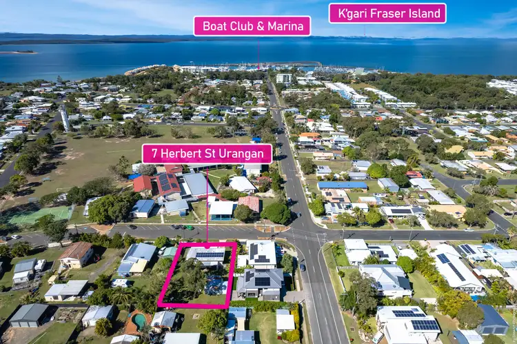 7 Herbert Street, Urangan QLD 4655