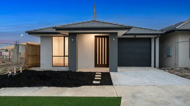 8 Ecurb Street, Clyde North VIC 3978