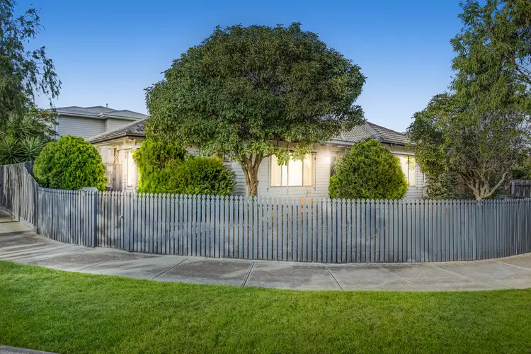 28 Runcorn Crescent, Deer Park VIC 3023