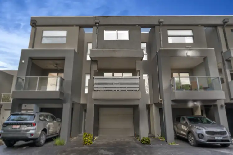 10/13 Greville Street, Caroline Springs VIC 3023
