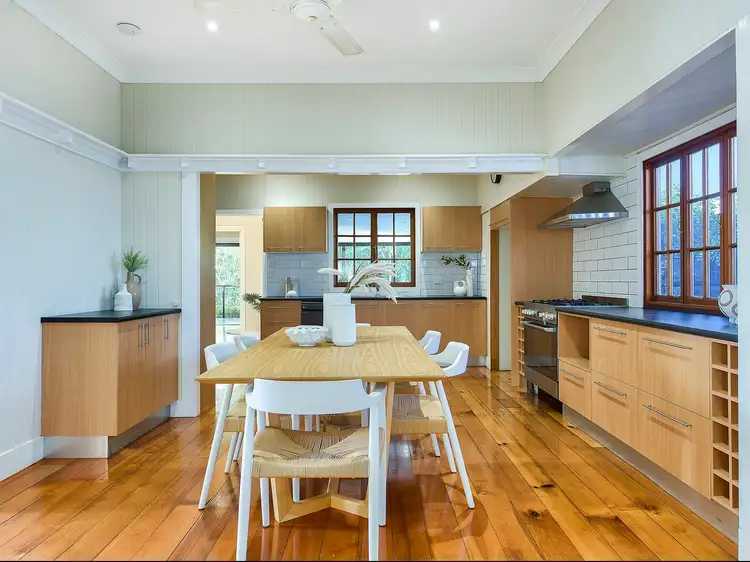 90 Cavendish Road, Coorparoo QLD 4151