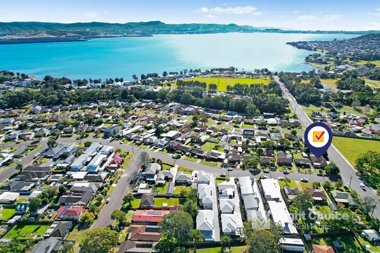 2/111 Devonshire Crescent, Oak Flats NSW 2529