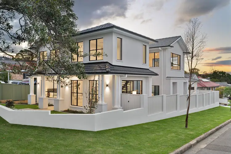 18 Woodlands Ave, Lugarno NSW 2210