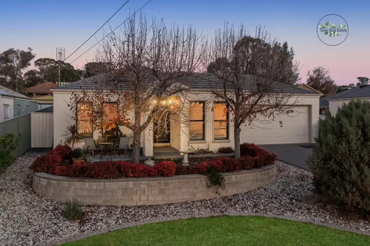 Main view of Homely unit listing, 1/32 Race Street, Flora Hill VIC 3550