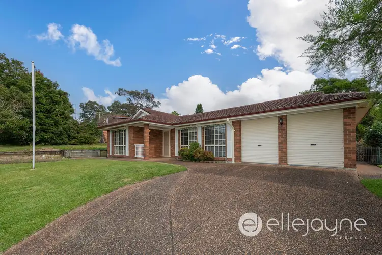 40 Glenrose Crescent