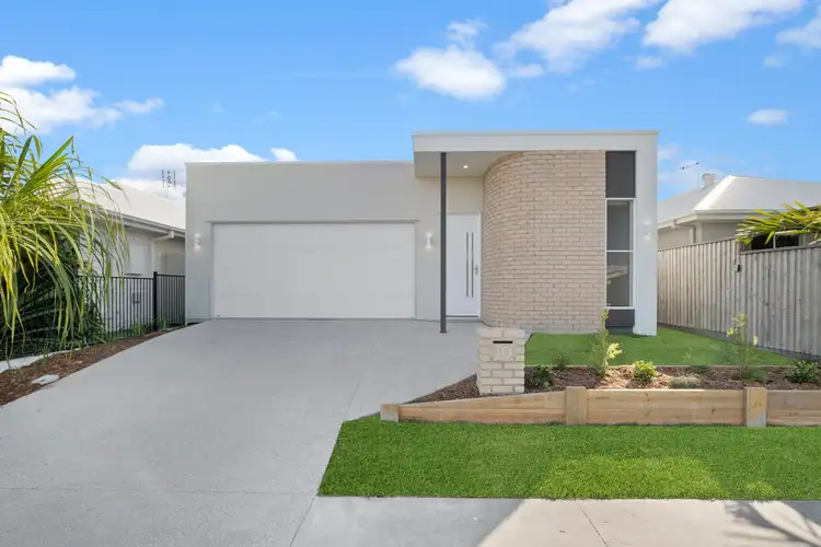 10 Village Green Boulevard, Palmview QLD 4553