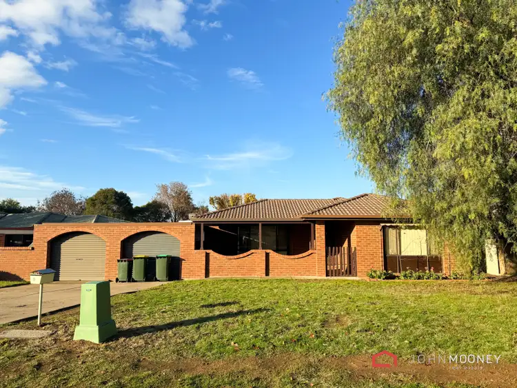 92 Undurra Drive, Glenfield Park NSW 2650