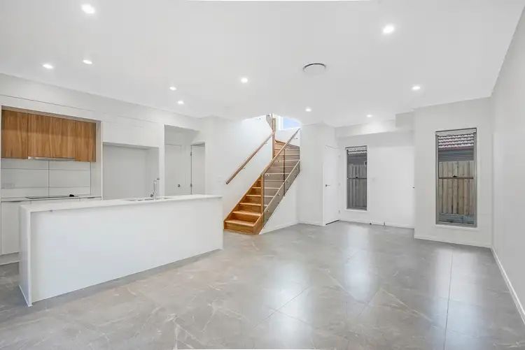 2/68 Dickenson Street, Carina QLD 4152