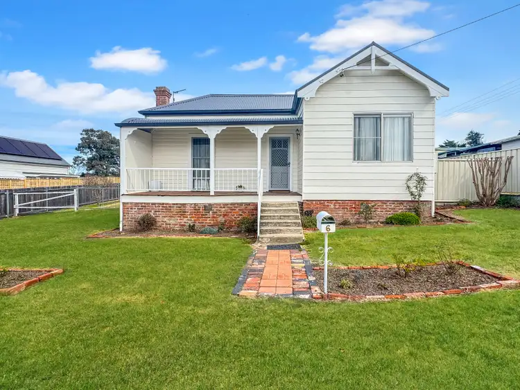 6 Park Street, Uralla NSW 2358
