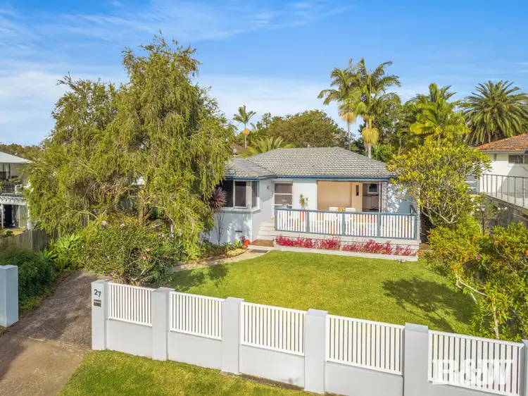 27 Matthews Parade, Point Clare NSW 2250