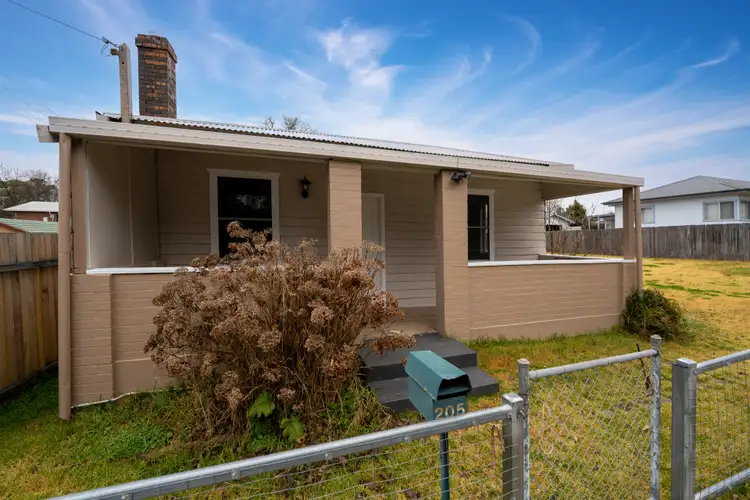 205 Kennedy Street, Armidale NSW 2350