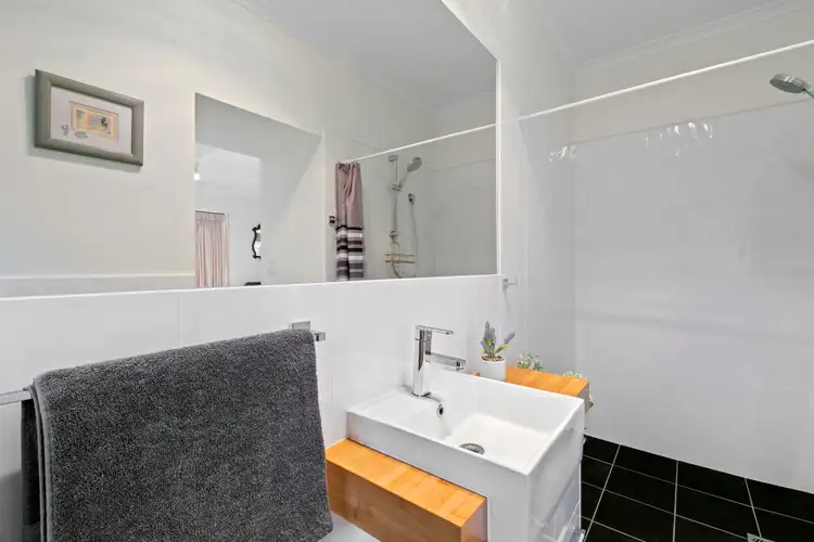 Sixth view of Homely house listing, 8 Lorinya Court, Battery Hill QLD 4551