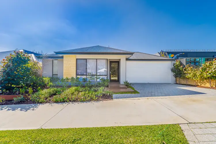 15 Barracoota Loop, Lakelands WA 6180