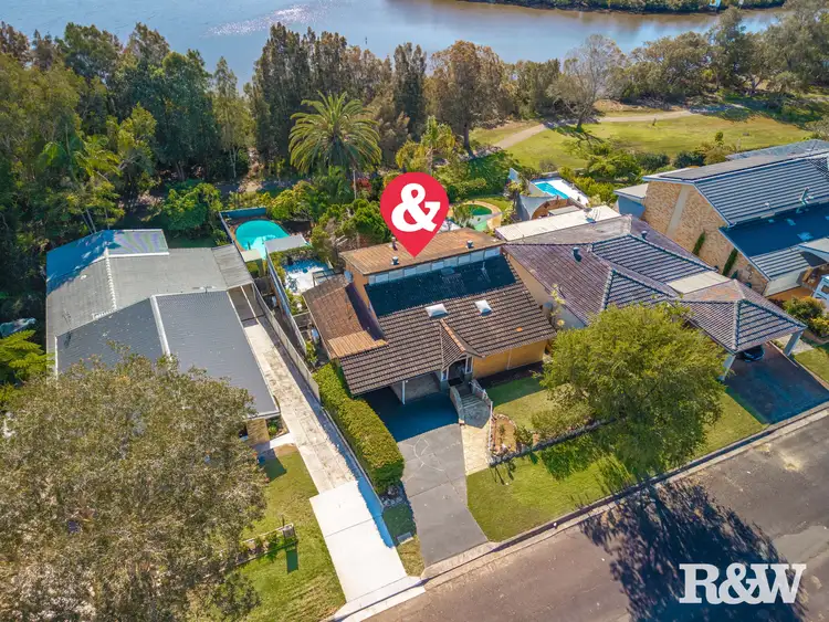 30 Matthews Parade, Point Clare NSW 2250