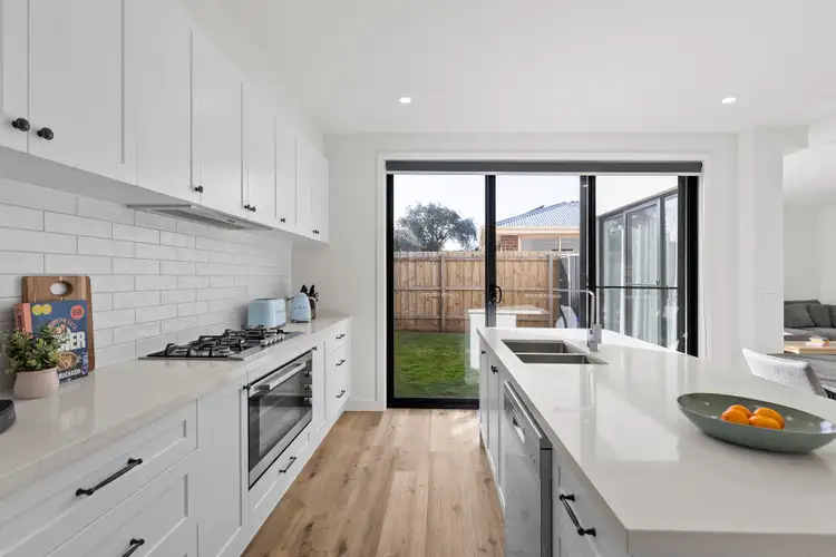 Fifth view of Homely townhouse listing, 2 Linacre Crescent, Gladstone Park VIC 3043