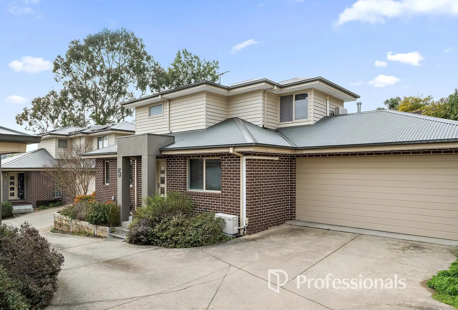 Main view of Homely townhouse listing, 5 Aspen Close, Mount Evelyn VIC 3796