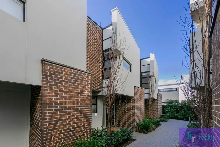 24 Arnold Close