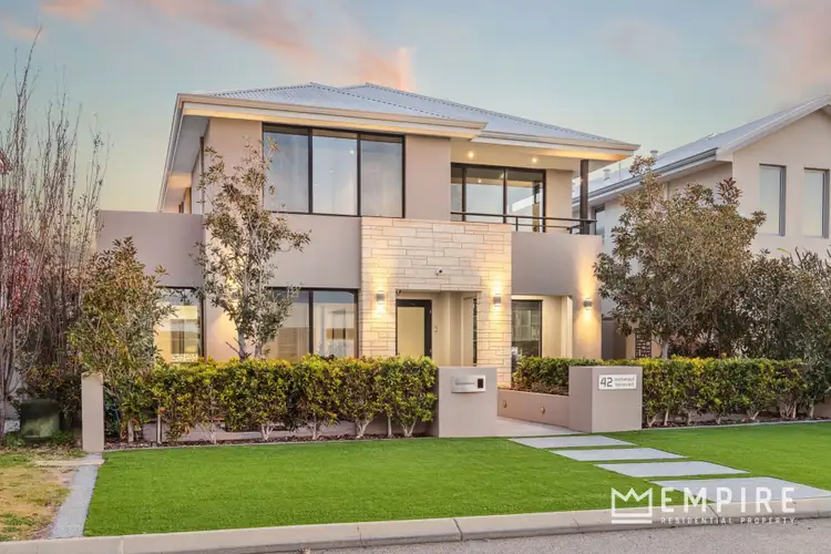 42 Leschenault Boulevard, Lake Coogee WA 6166