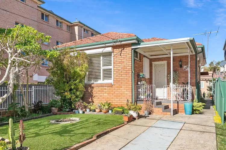 13 Macquarie Place