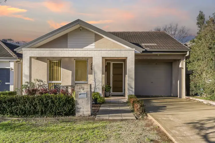 5 Carlton Road, Campbelltown NSW 2560