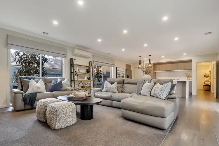 Fifth view of Homely house listing, 15 Parkfield Walk, Westmeadows VIC 3049