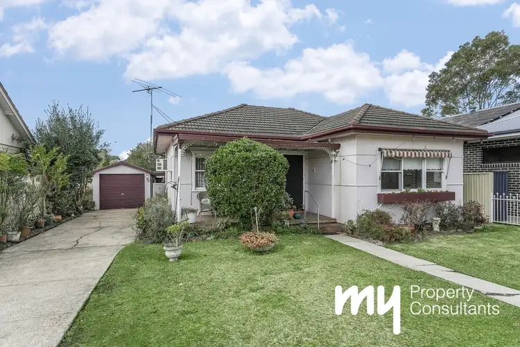 39 Wattle Avenue, Macquarie Fields NSW 2564