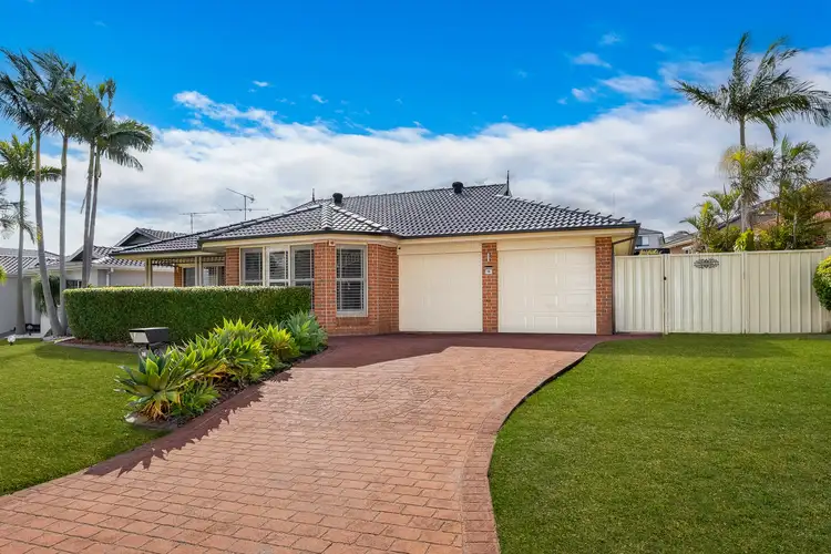 16 Stradbroke Avenue, Green Valley NSW 2168