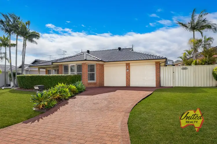 16 Stradbroke Avenue, Green Valley NSW 2168