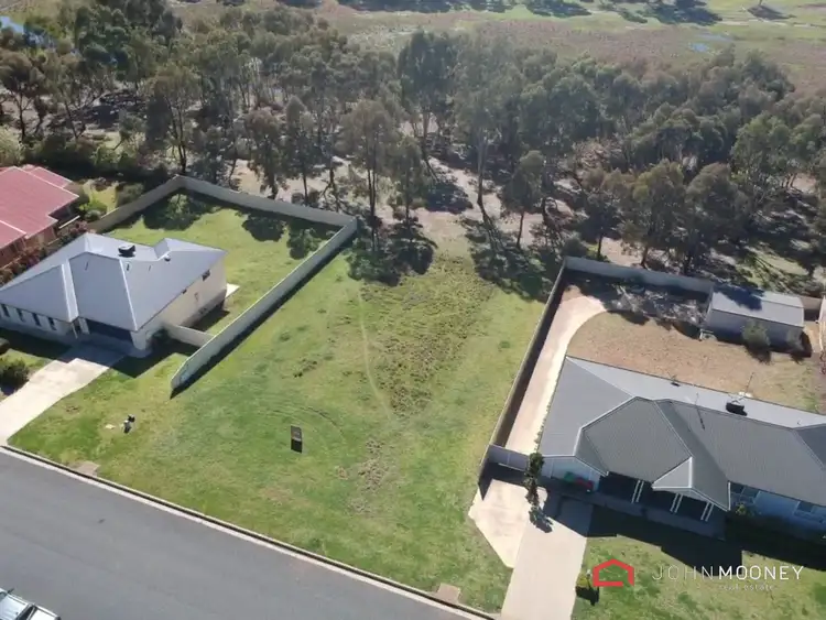 39 John Potts Drive, Junee NSW 2663