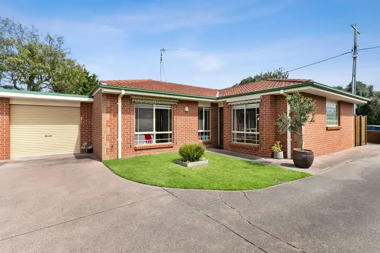 26 Golf Links Road