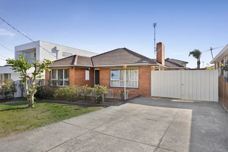 13 Chancellor Road, Airport West VIC 3042