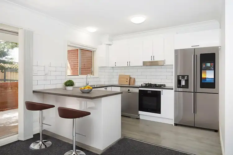 2/92 Hunter Street, Hornsby NSW 2077