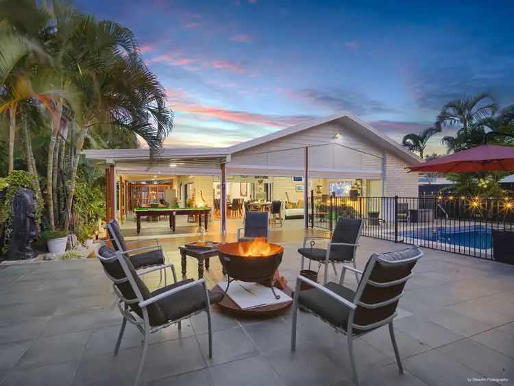 13 Herbert Street, Urangan QLD 4655