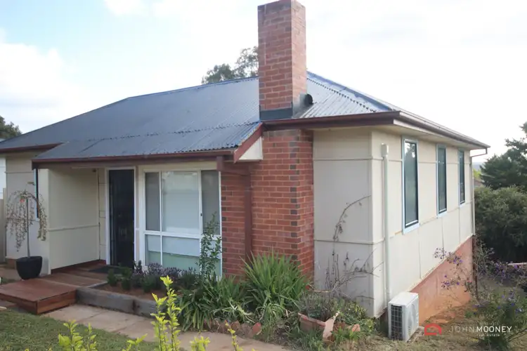 24 Phillip Avenue, Mount Austin NSW 2650
