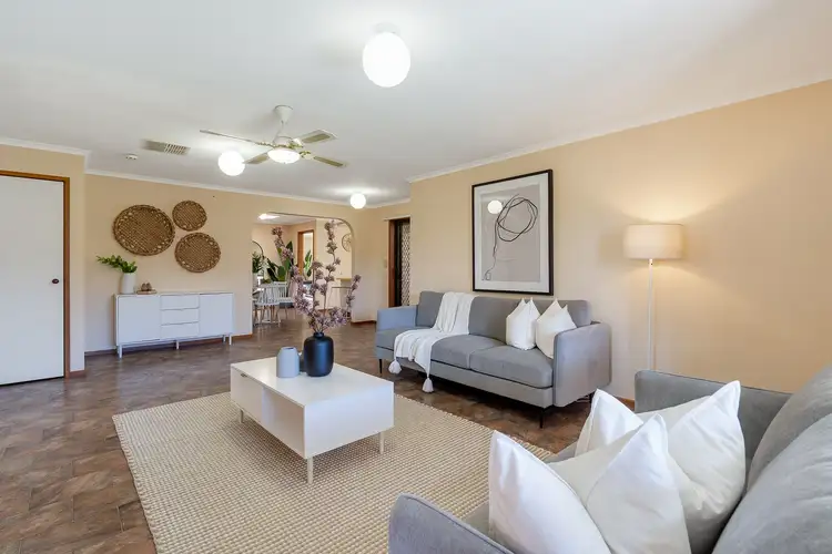 1 The Circuit, Gladstone Park VIC 3043