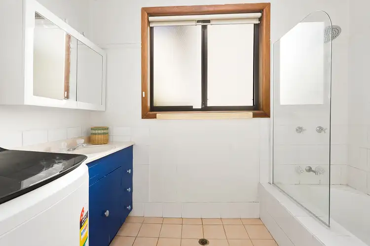 Sixth view of Homely villa listing, 1/72 Lake Entrance Road, Oak Flats NSW 2529