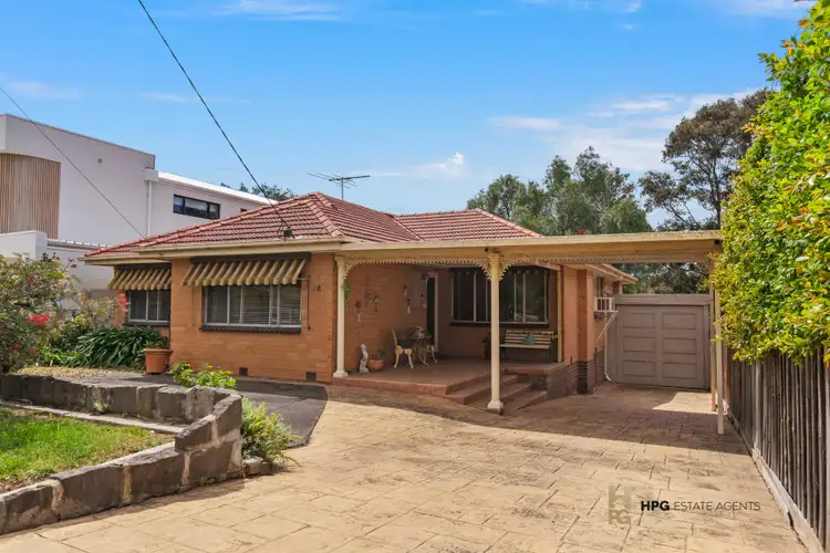 18 Strathnaver Avenue