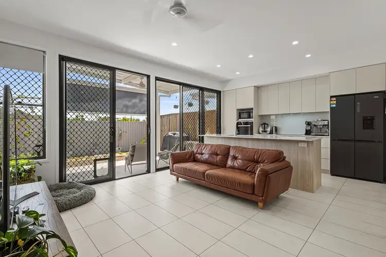 28/2 College Court, Little Mountain QLD 4551