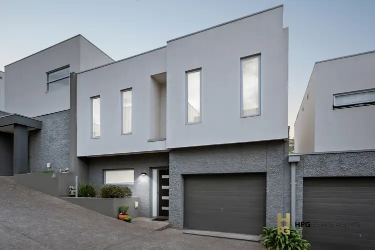 7/24 Laurence Avenue, Airport West VIC 3042