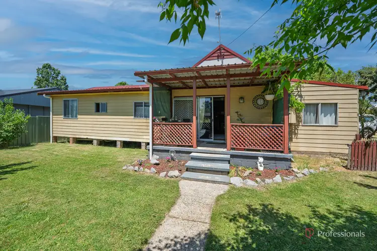 16 Rowan Avenue, Uralla NSW 2358